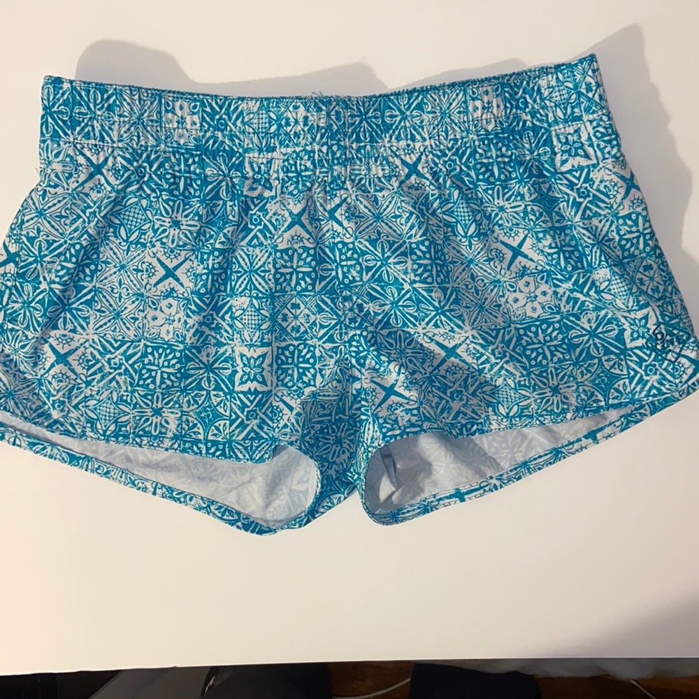 Dakine Blue & white tribal print Hawaiian swim board women’s shorts size Medium